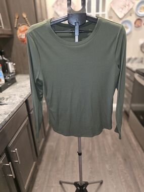 No Boundaries Olive Green Long-Sleeve Crewneck Top